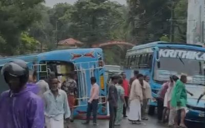 കണ്ണൂർ കല്ല്യാശ്ശേരിയിൽ സ്വകാര്യ ബസ് മറിഞ്ഞു; നിരവധി പേർക്ക് പരുക്ക്.